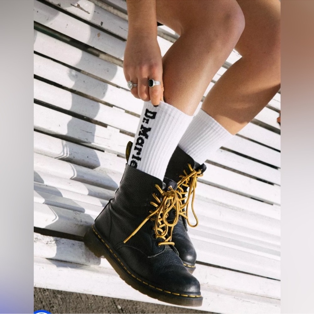 Dr. Martens Black Boots with Gold Laces pascal size 7